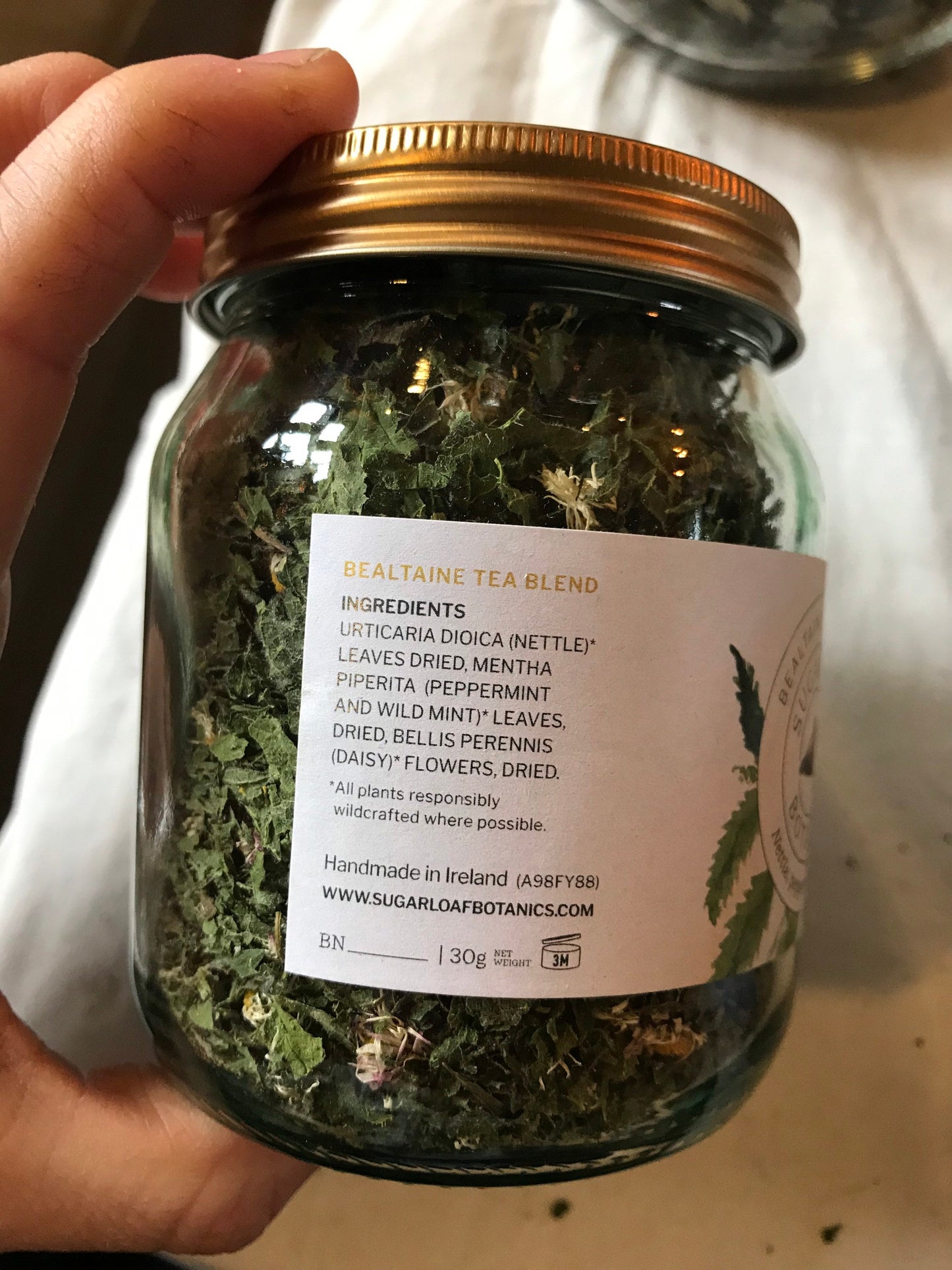 Nettle, peppermint and daisy loose tea blend