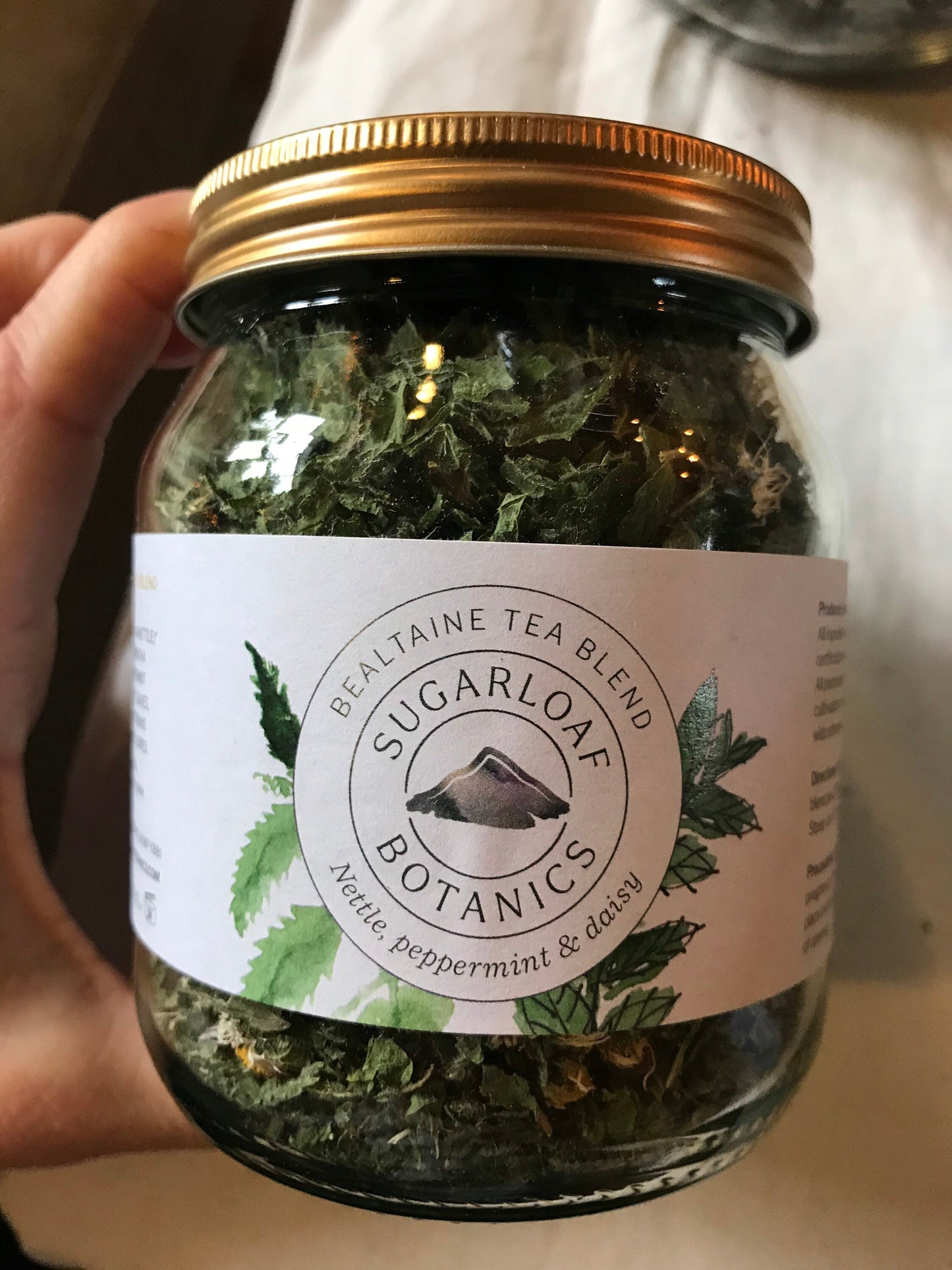 Nettle, peppermint and daisy loose tea blend