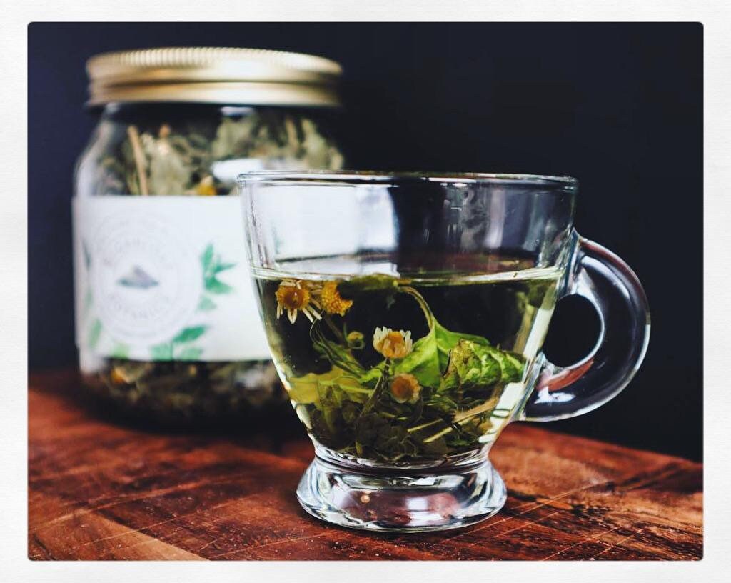 Nettle, peppermint and daisy loose tea blend